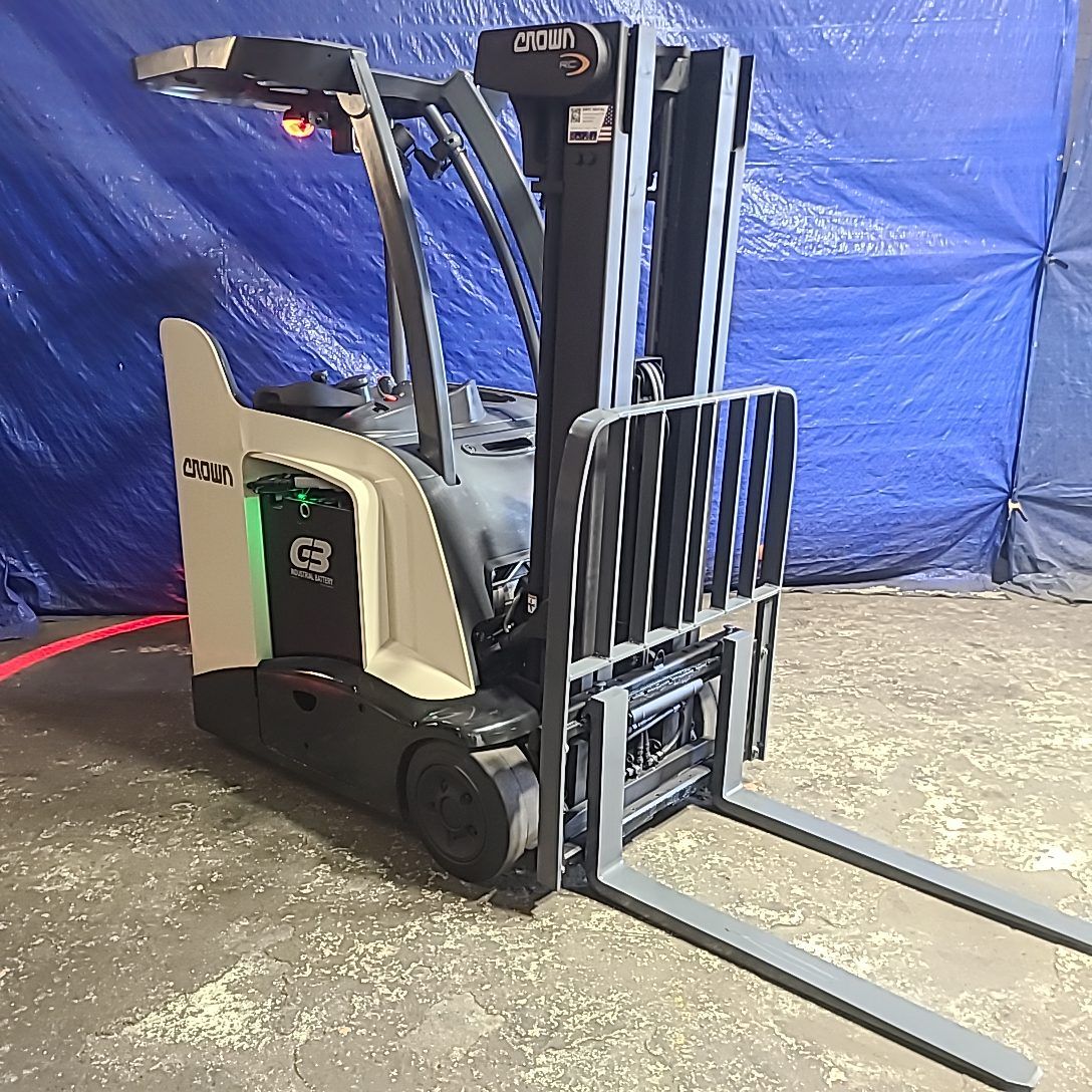 2016 Crown Electric Stand Up Forklift RC5535 30 With New Battery 12