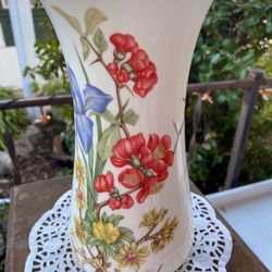 Wedgwood Four Seasons Royal Horticultural Society Limited Edition Fine Bone China Vase  “The Surrey Springtime” Produced in 1981, showcasing vivid col