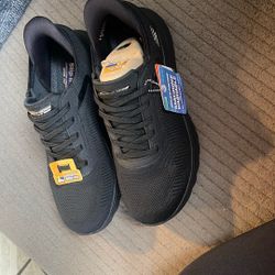 SKECHERS