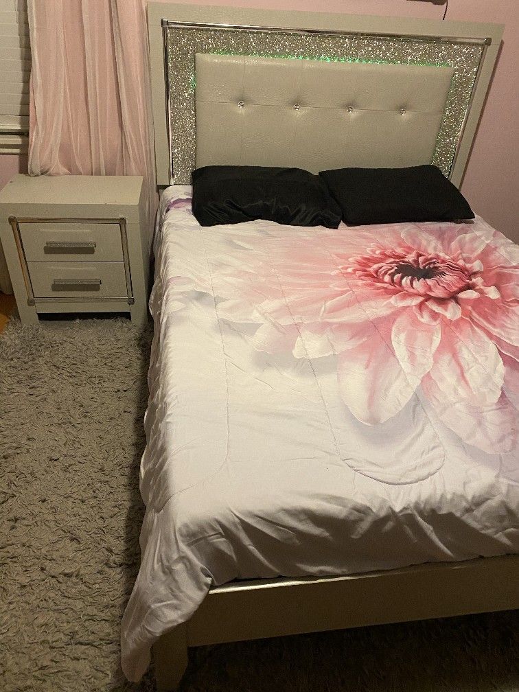 Queen Bedroom Set