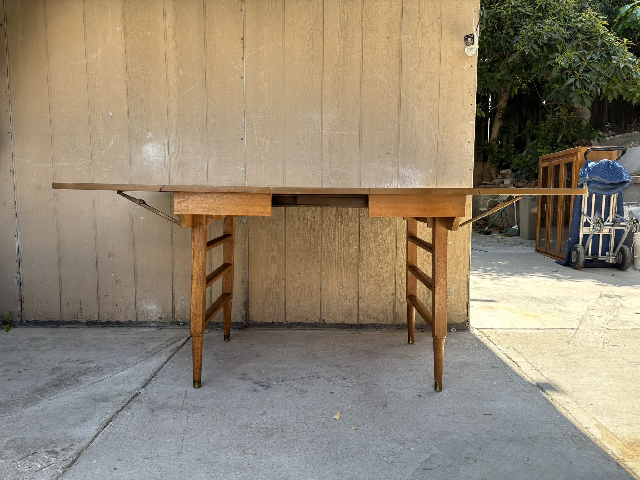 Gorgeous Mid century expandable dining table