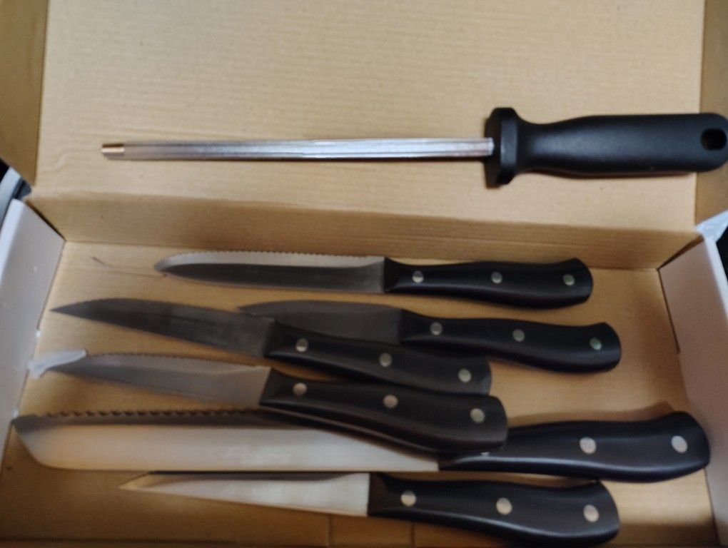 KNIFE SET $20 MPU EDINBURG 