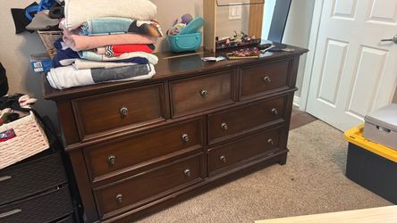 Dresser (FREE)