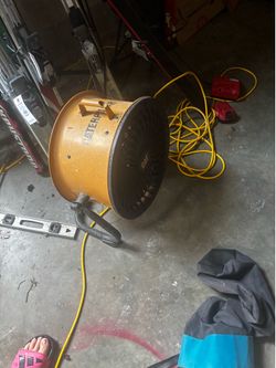 Caterpillar 17 inch fan
