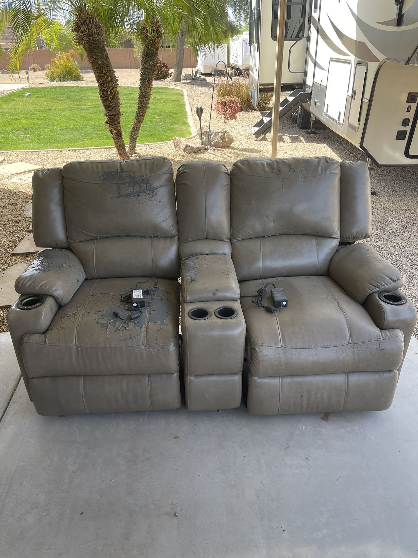 Free RV Electric Recliner Loveseat (fully functional )