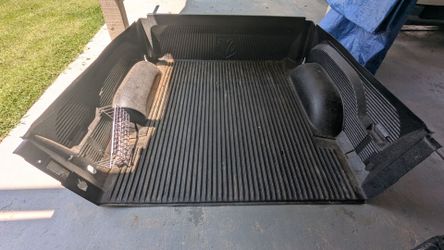 Truck bed liner