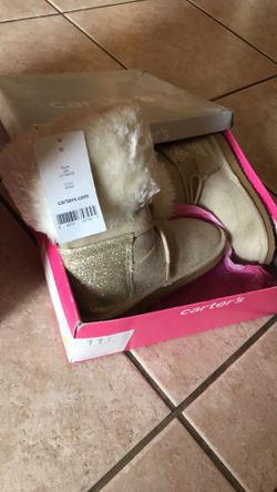 BRAND NEW ADORABLE SIZE 11 GLITTERY WINTER BOOTS
