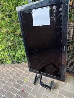 Free tv 30x50” still works