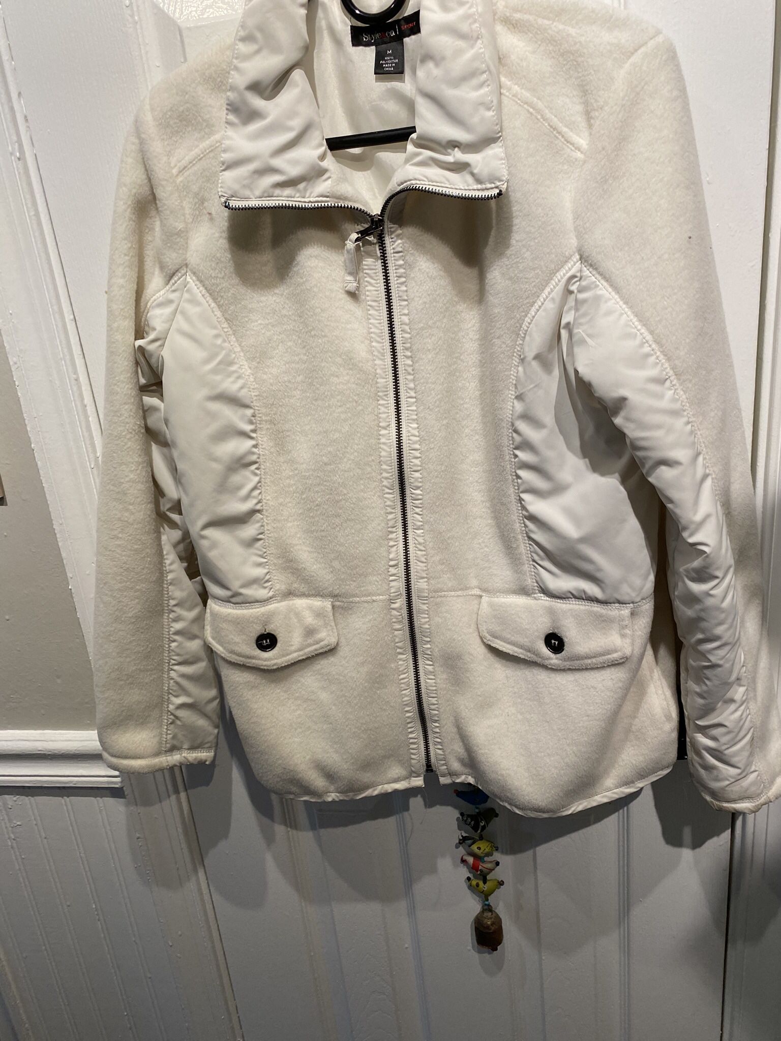 Ladies Medium Macys Style and Company White Fleece Jacket