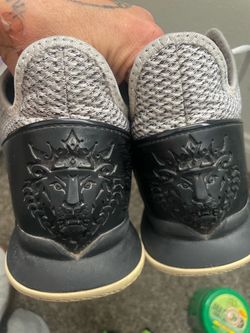 Nike Lebron Witness 4 Athletic Sneakers White and Black size 9.5 20$ obo
