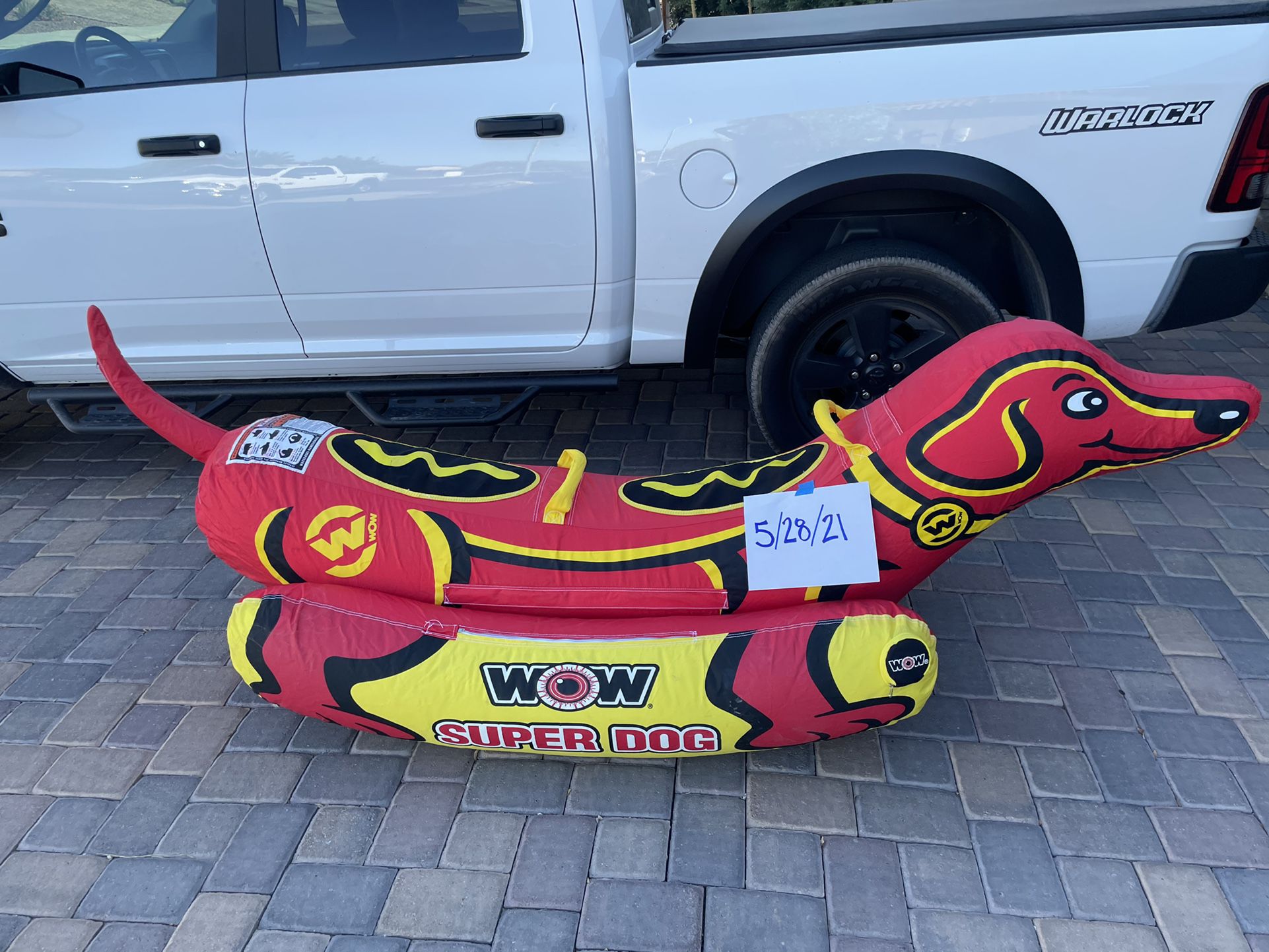 Photo WoW Super Dog Towable Boat Float
