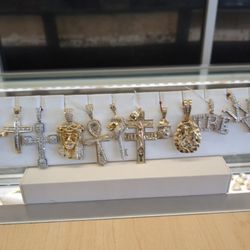 14k 10k Gold Diamond Pendant Different Grams And Different Pieces Layaway Available 10% Down If You Are Interested Please Ask For Maribel Thank You 