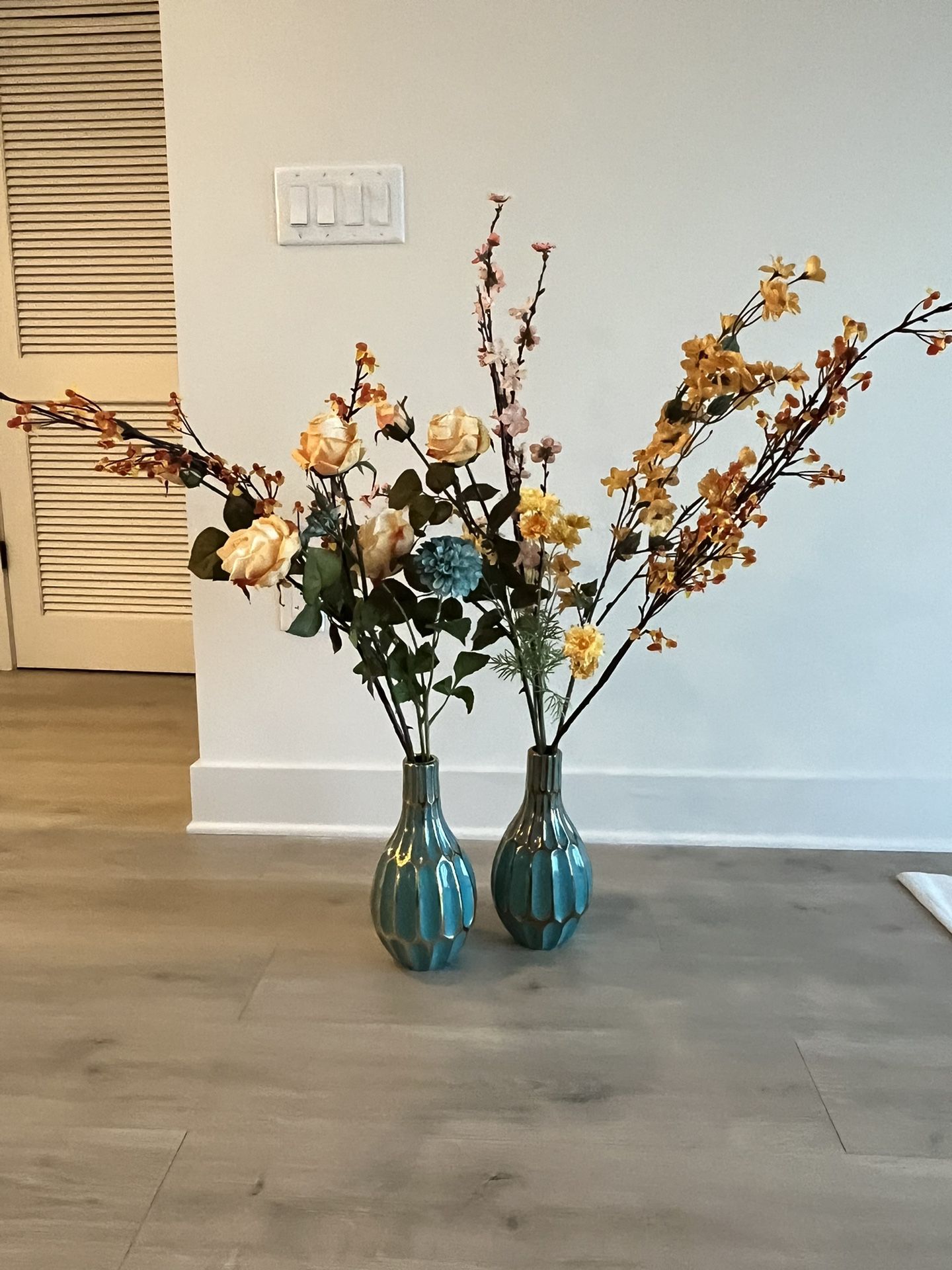 Set Of Vases With Flowers (artificial) 