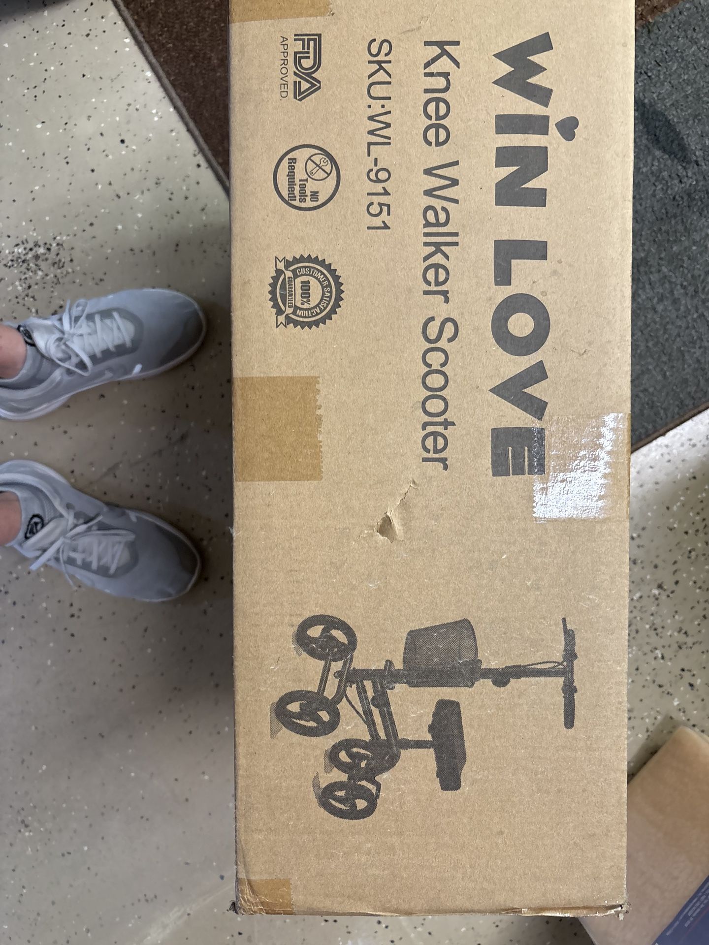 Knee scooter with pillow