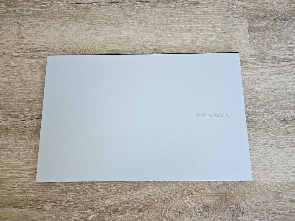 Samsung galaxy book Ion laptop notebook I5 SSD 256GB