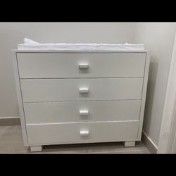 Duc Duc white 4 drawers dresser changing table
