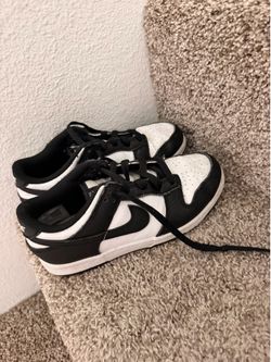 Kids nikes size 2.5