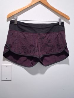 Lululemon shorts size 6