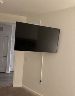 50” Insignia Smart TV – HD Display