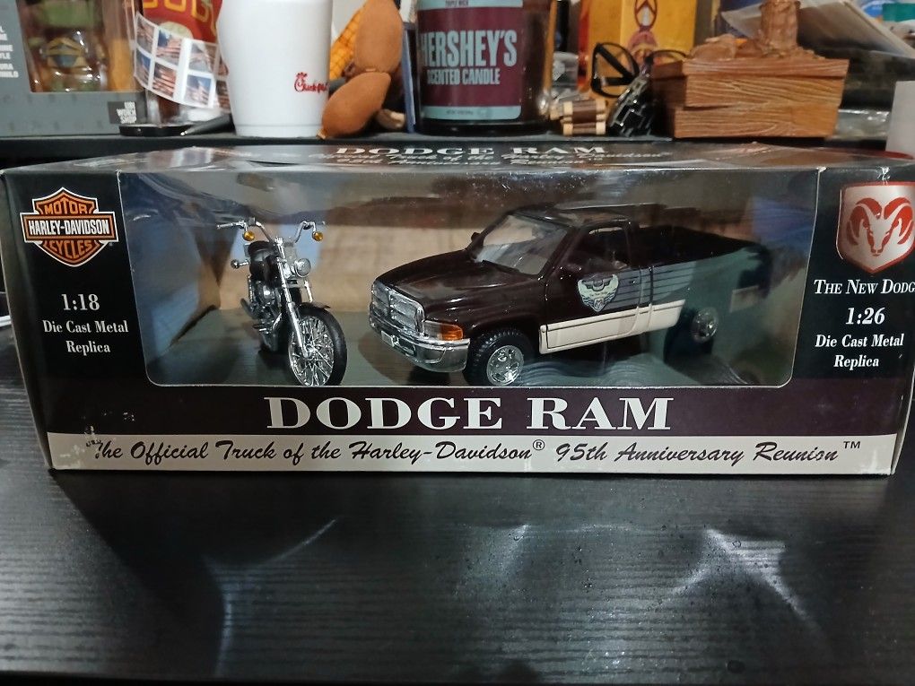 Brand New Dodge Ram and Harley Davidson 95th Anniversary Reunion Diecast Combo 1:18