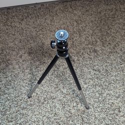 Compact Adjustable Tripod 