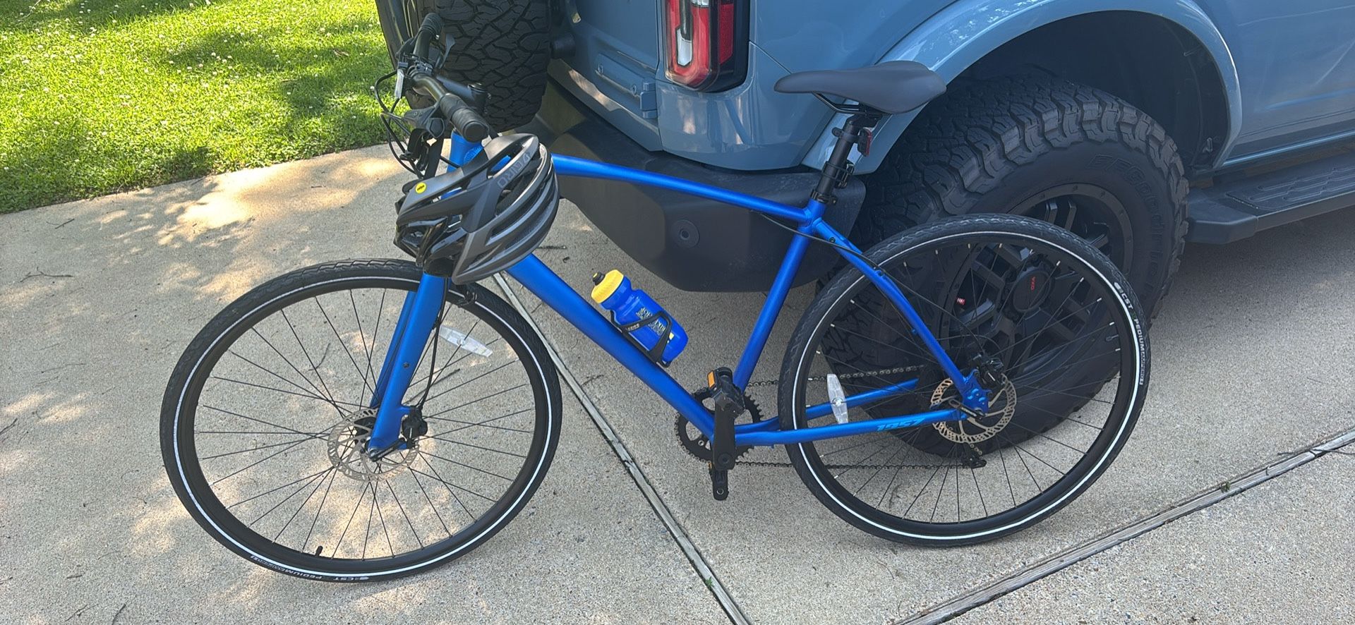 Contes Bike 1957 Sport 1 hybrid (large) and helmet.  
