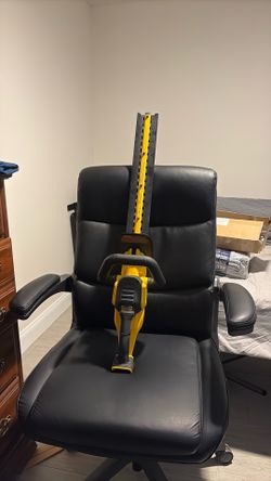 DeWALT  20V 22inch Hedge Trimmer