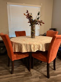 Round Dining Table with 4 Upholstered Chairs