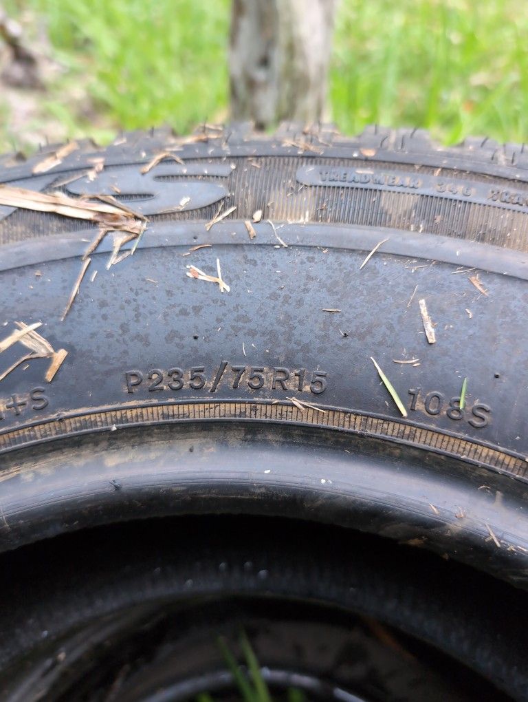 Good Year Wrangler RT/S 235/75R15