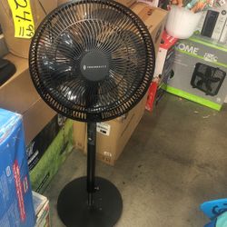 Durable Adjustable Floor Fan With Remote Control