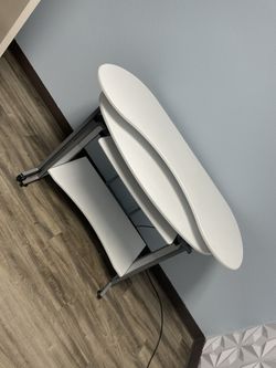 L Shaped rotating Desk 