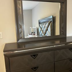 Queen size  bedroom set