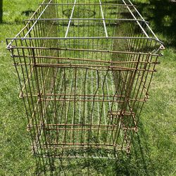Large dog cage / crate 22 Wide 25 High and 42 Long