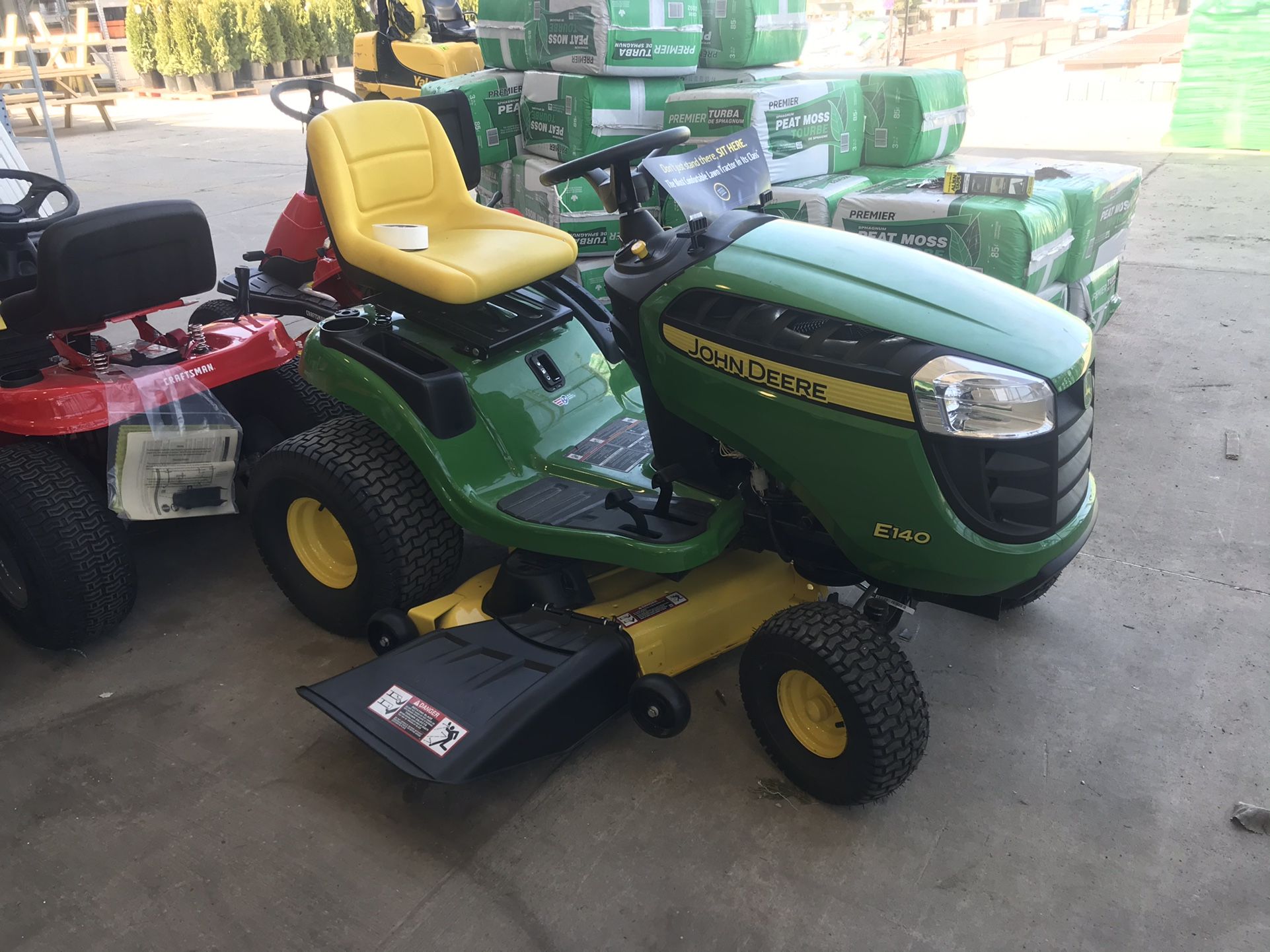 John Deer Riding E 140 New