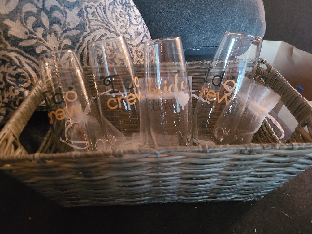 4 Bridesmaid champagne flutes, stemless