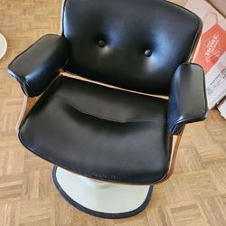 Vintage Mid Century Swivel Chairs. Set Of 4