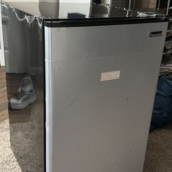 Magic Chef Mini Fridge