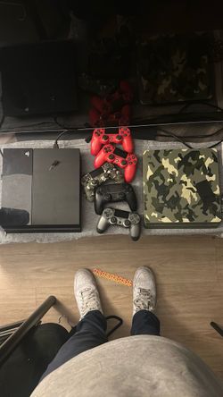 Two PS4 one is black and one is camo + 5 controllers