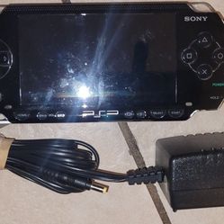 SONY PLAYSTATION PORTABLE + 10 GAMES 