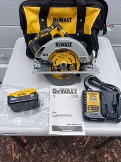 XR 7 1/4” Brushless Circular Saw, 5.0 Battery, Charger & Bag