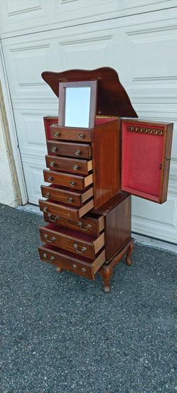 19W*16D*42H Queen Anne-style wooden jewelry  Stand