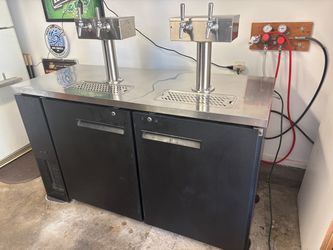 4 tap dual tower Avantco kegerator