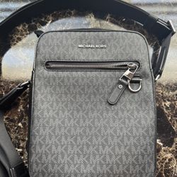 Michael Kors Men Varick Logo Flight Bag