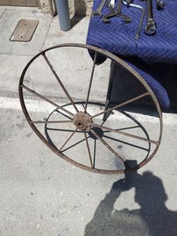 Antique wagon wheel