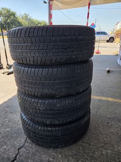 275/55/20” MICHELIN Defender, Like New