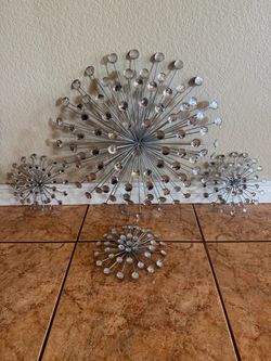 Metal starburst wall hanging indoor outdoor wall art
