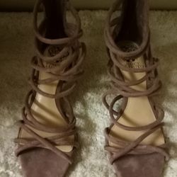 VINCE CAMUTO 