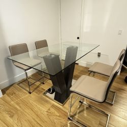 NEW Table & Chairs : CITY FURNITURE!!