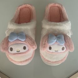 Slippers In Size  5-6