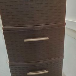 Sterilite Plastic Drawers. In Good Condition